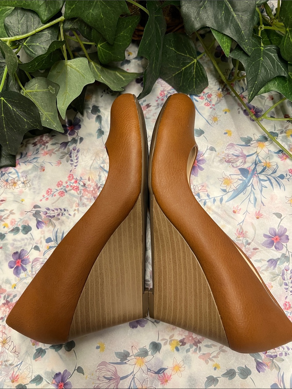 Jessica Simpson Tan Round-Toe Pumps - Picture 6 of 13